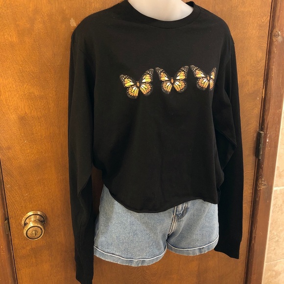 Black butterfly trio graphic tee. NWT size medium - Picture 7 of 14